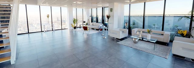 Espacio ASTER breakout space with natural light, ideal for VIP networking and cocktail events.