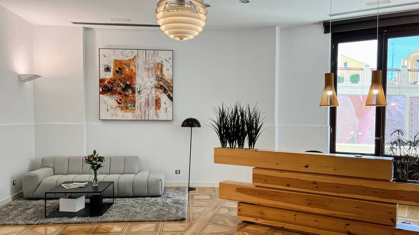Modern reception area in Gran Vía Venue, ideal for events and networking.