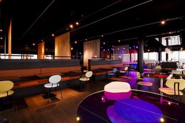 Lobby lounge