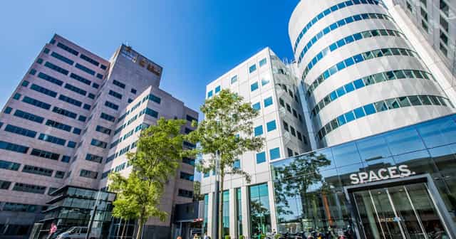 Modern Spaces Zuidas meeting room for professional corporate meetings and flexible workspaces.