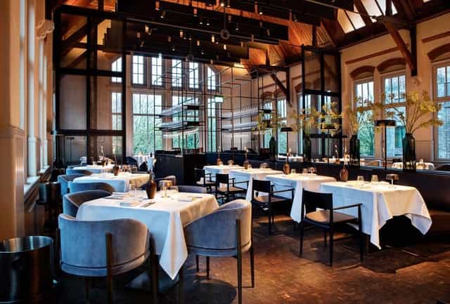 J.B. Springer Salon at Pillows Maurits: upscale dining space for corporate dinners and gala events.