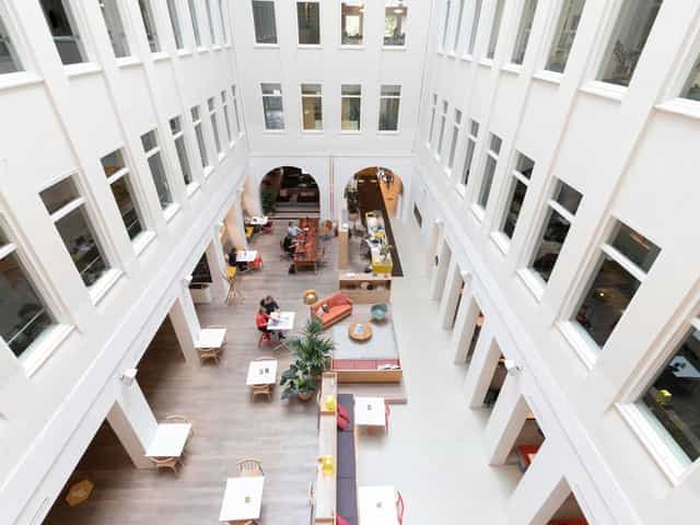 Versatile atrium meeting room for hybrid events and networking sessions.