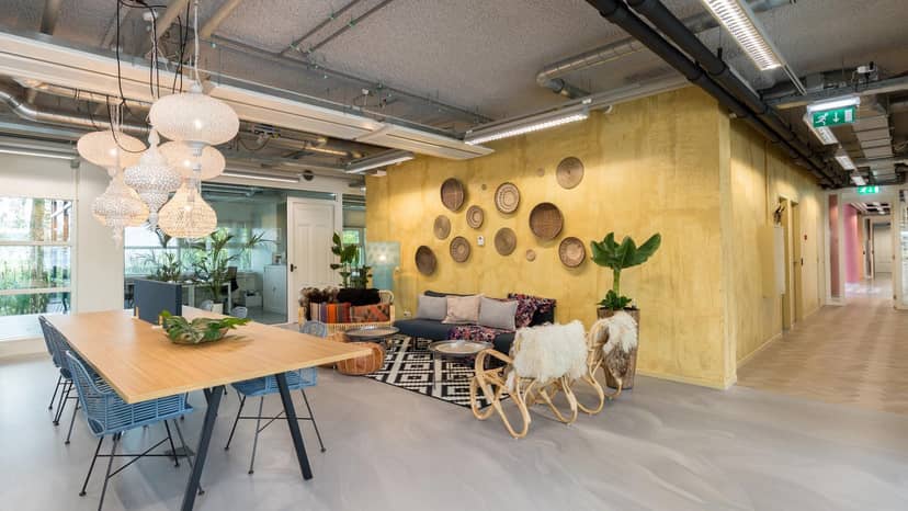 Industrial breakout space in HNK Amsterdam, perfect for creative sessions and networking events.