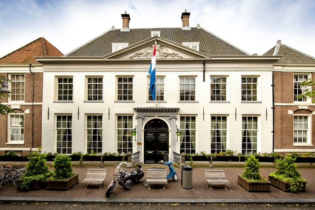 Schutterszaal at Het West-Indisch Huis: Historic boardroom venue for executive retreats.
