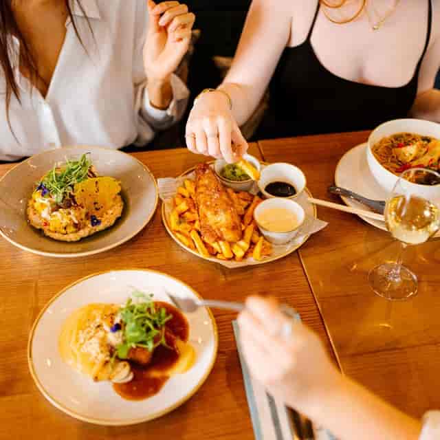 Networking event at Bar in Deck Amsterdam featuring diverse plated catering and casual dining.