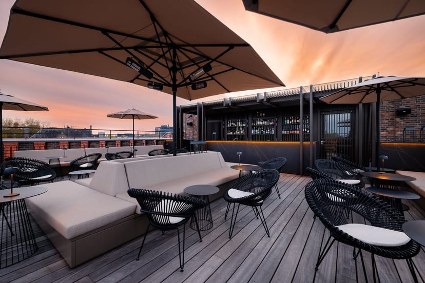 Bar in Deck Amsterdam rooftop venue: lounge seating for executive mixers and evening receptions.