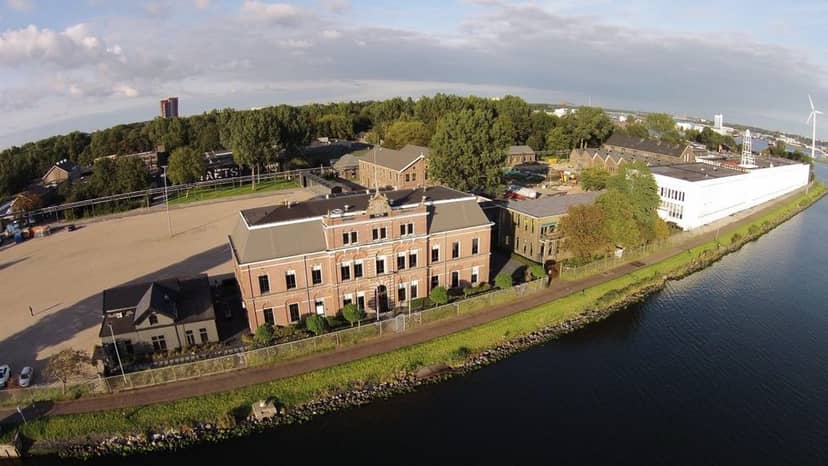 Jeanne d’Arc waterfront event venue for corporate retreats and outdoor festivals.