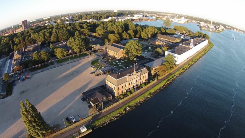 Pand 43 industrial meeting space at Taets Art Park: versatile waterfront corporate event venue.