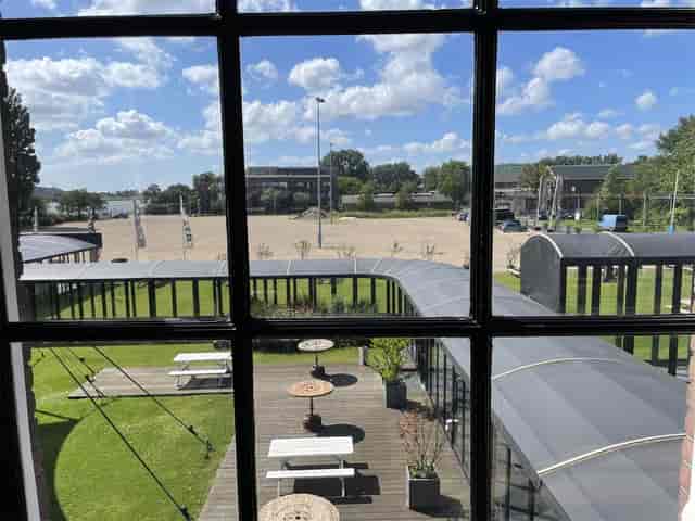 Industrial event venue at De Hembrug ÉÉN: versatile indoor-outdoor space for corporate retreats.