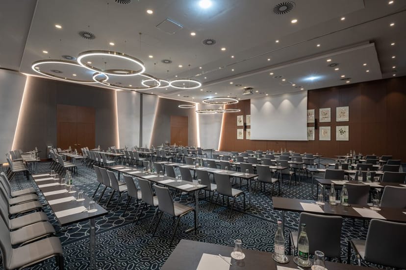 Modern meeting space in InterContinental Lyon Hotel Dieu, ideal for workshops and seminars.