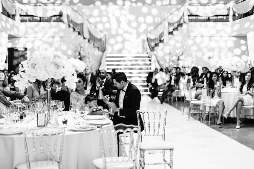 Upscale black-tie gala at De Koning hall with dramatic lighting for luxury weddings and events.