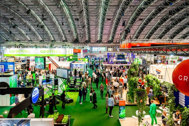 Professional GreenTech Power Day convention center with networking booths and exhibition floor.