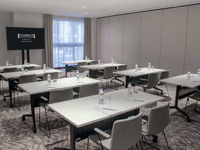 Professional classroom-style meeting room for training workshops in Dubai Internet City.