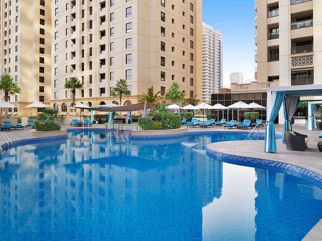 Al Nakheel 4 outdoor breakout area at Mövenpick Bur Dubai for corporate networking events.