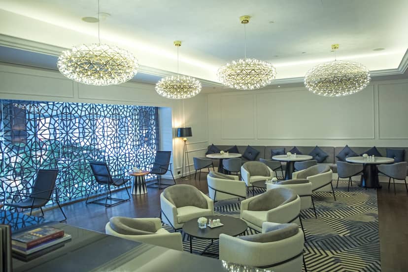 Magnifique Meeting Rooms with modular seating for corporate events and luxury business networking.