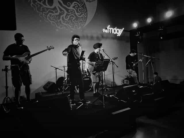 Live band on stage at Virtual Event Studio: ideal for corporate events and brand activations.