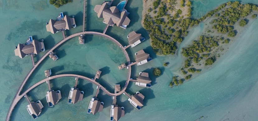 Luxury garden at Anantara Mina Al Arab, perfect for exclusive corporate retreats and VIP events.