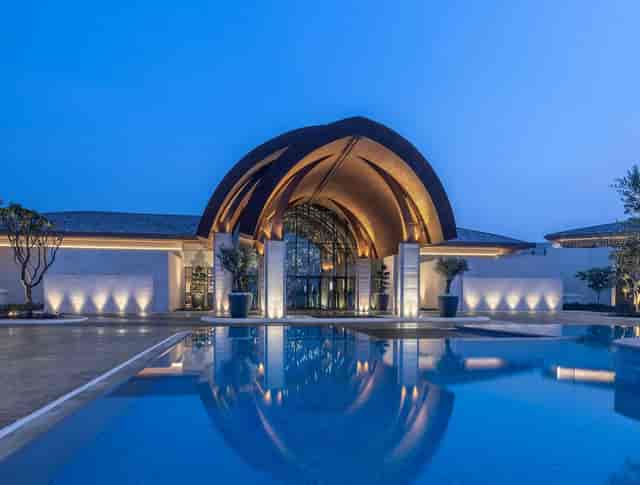 Dana at Anantara Mina Al Arab resort, architectural entrance for luxury executive retreats.