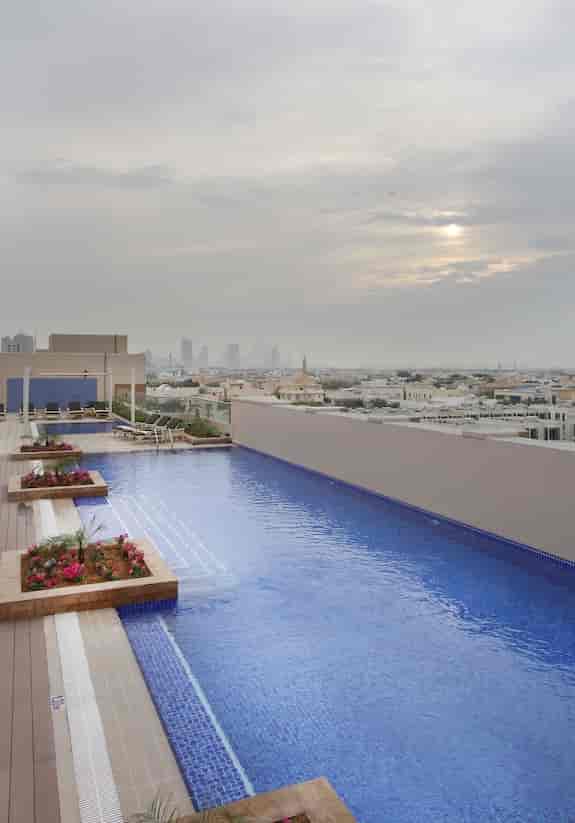 Infinity pool at Metropolitan Hotel Dubai rooftop for exclusive cocktail and networking events.