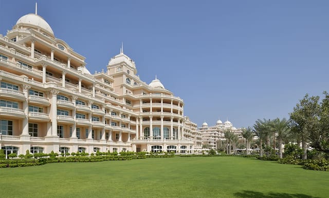 Luxury outdoor gala venue at Raffles The Palm Dubai for high-end corporate events.