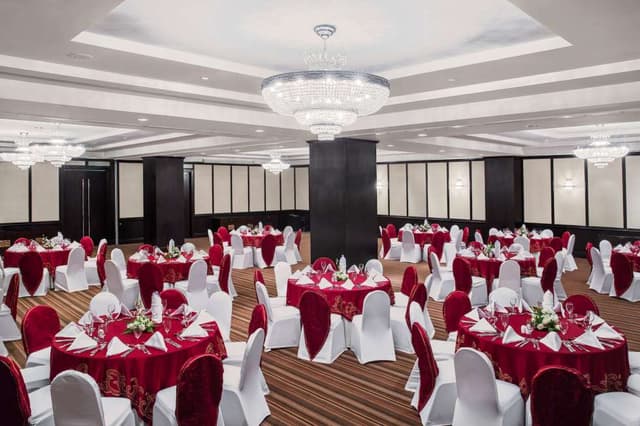 Mövenpick Grand Al Bustan Dubai