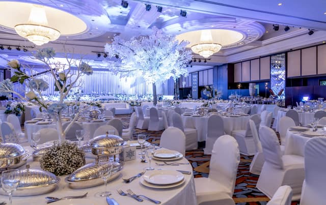 Mövenpick Grand Al Bustan Dubai