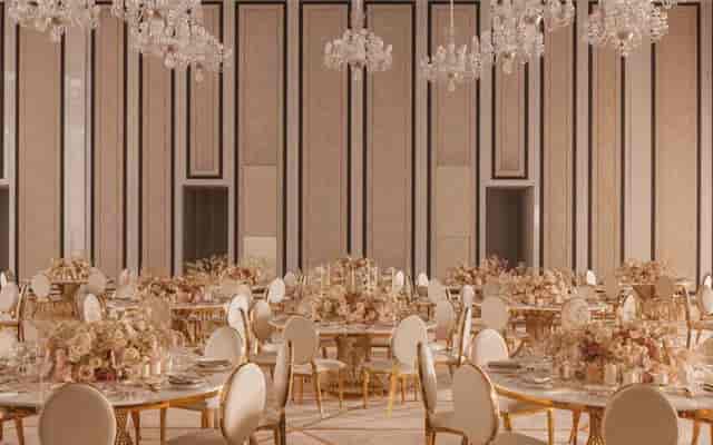 Luxury gala setup at One&Only One Za’abeel with crystal chandeliers for weddings and award dinners.