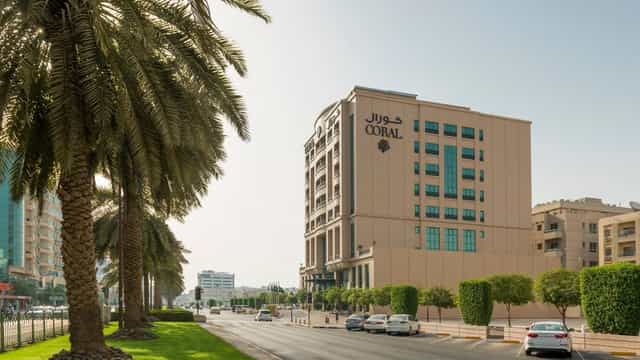 Suite at Coral Dubai Deira Hotel: Mid-range corporate venue for business meetings and conferences.