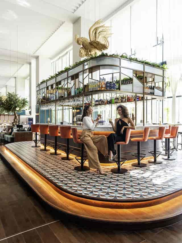 Canal 1 venue in Pullman Dubai Downtown with focal bar for VIP receptions and networking events.