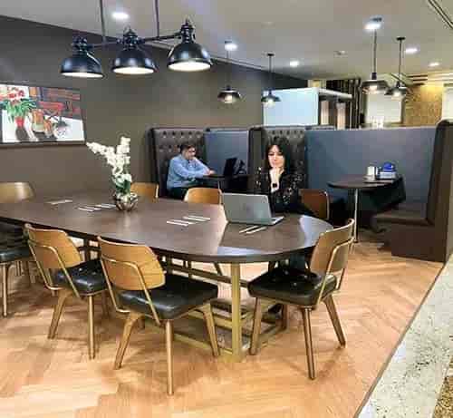 Almas Tower serviced office: hybrid boardroom and focus booths for professional event spaces.