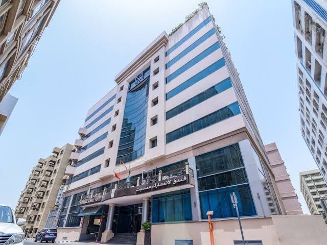 Landmark Summit Hotel suite, modern urban corporate lodging for business meetings.