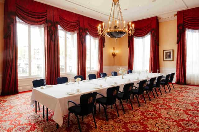 Elegant meeting room in Hotel Amsterdam Amstel for formal events, with natural light and luxury.