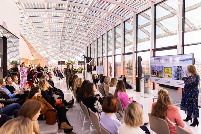 Modern conference space in Capital C Amsterdam with large windows for natural light.