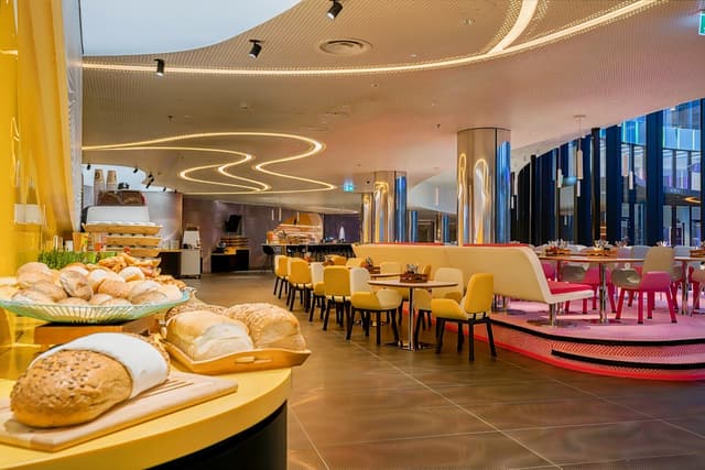 cocktail lounge