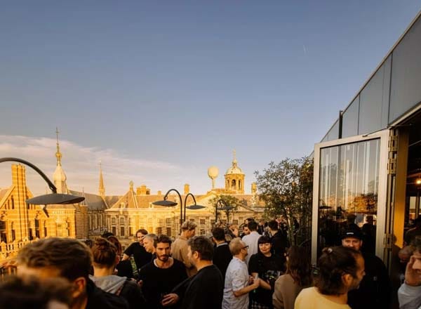 Rooftop bar in NIM Amsterdam, vibrant skyline, ideal for networking events.