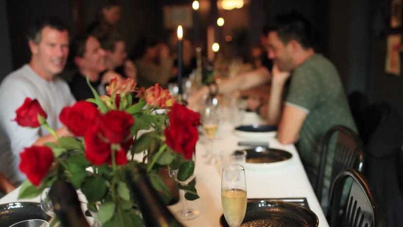 Elegant private dining table with roses in NIM Amsterdam for intimate events and gatherings.
