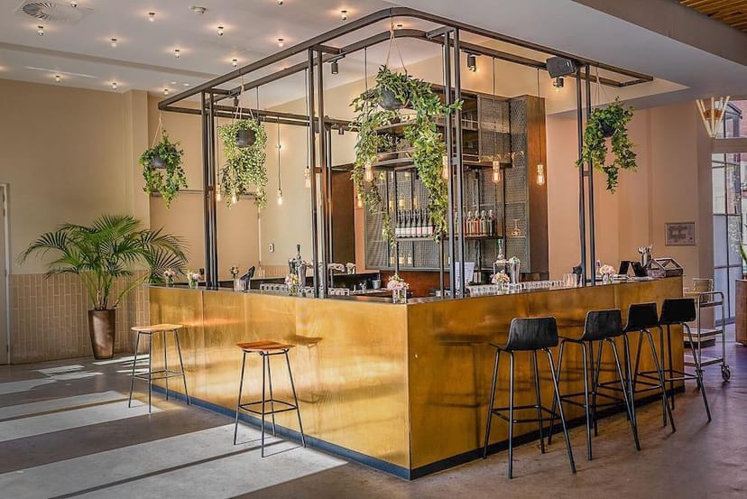 Stylish modern bar in Hotel Arena Amsterdam, perfect for networking events and cocktail receptions.