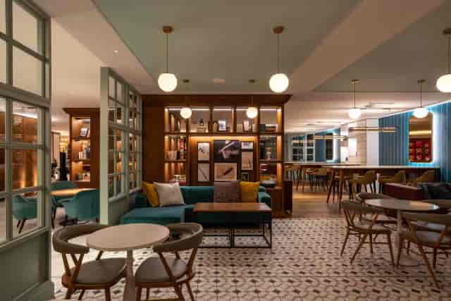 Modern event space in Menara Ballroom, DoubleTree Dubai for workshops and social gatherings.