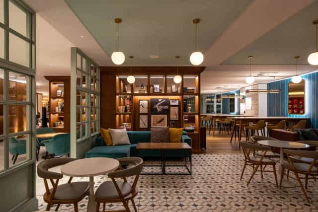 Modern event space in Menara Ballroom, DoubleTree Dubai for workshops and social gatherings.