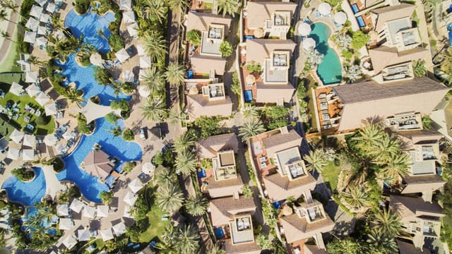 Jumeirah Beach Hotel villas: private luxury for incentive travel and corporate retreats.