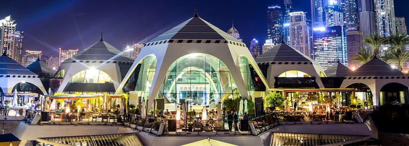 Royal Majlis at Emirates Golf Club: modern architecture for luxury corporate networking events.