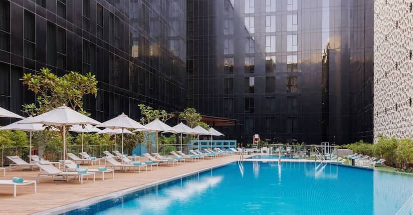 Upscale outdoor reception venue at Huzza, Grand Mercure Dubai City for corporate networking events.