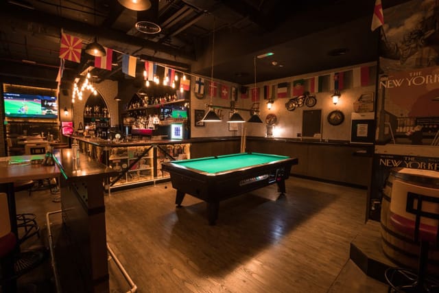 Brooklyn Bar Dubai: Casual themed venue for professional networking and team-building events.