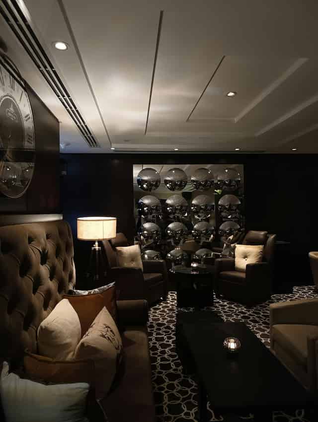 Bar 44