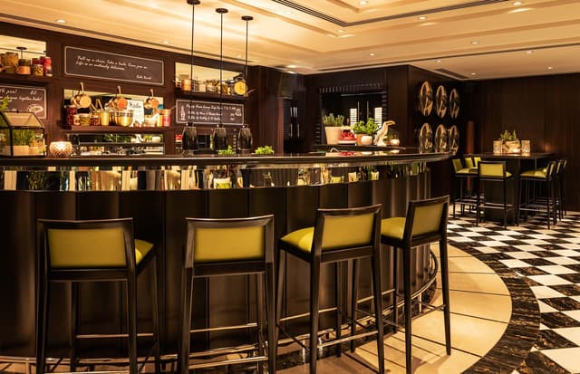 Bar 44