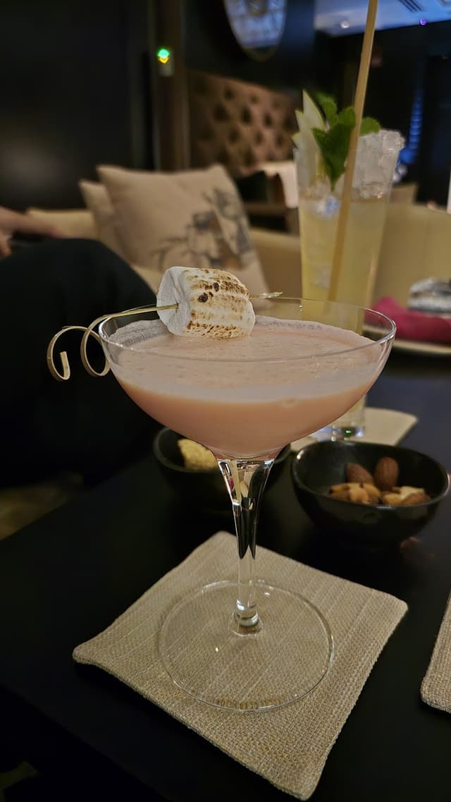 Bar 44