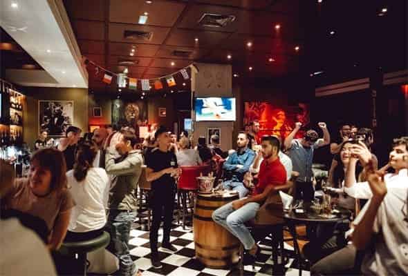 Bar 44