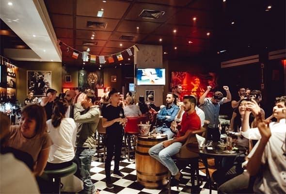 Bar 44