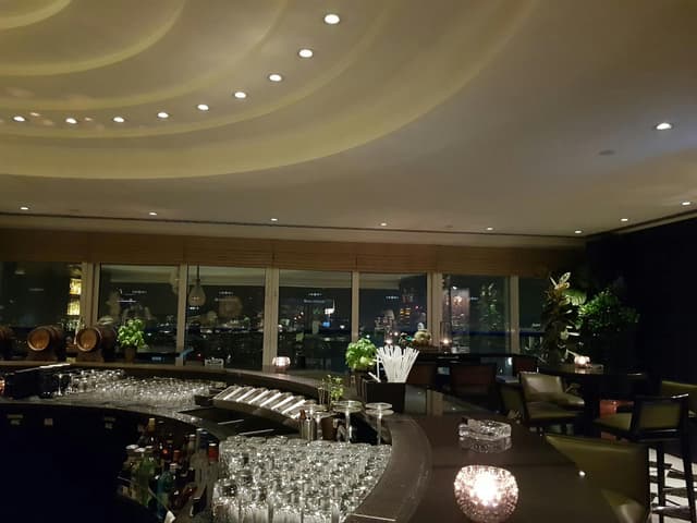 Bar 44