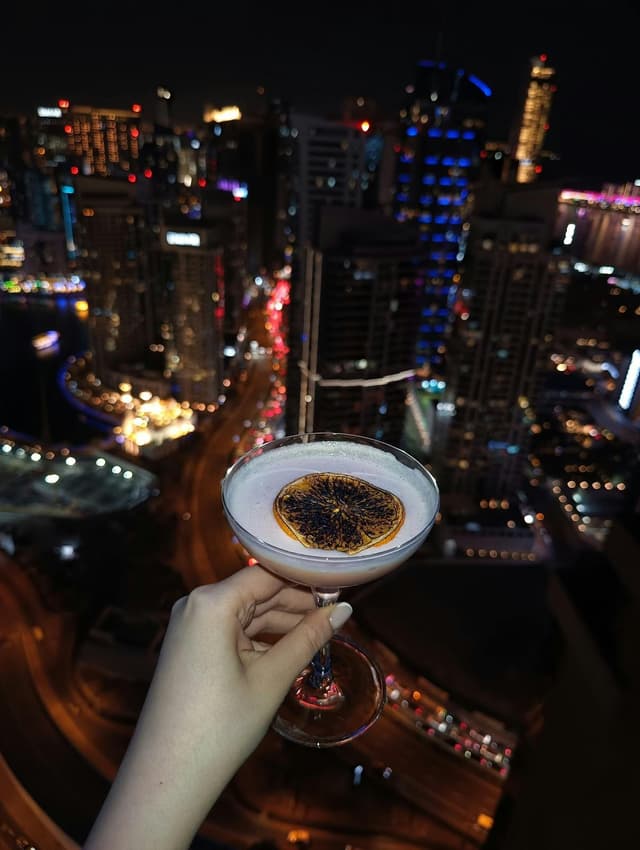 Bar 44